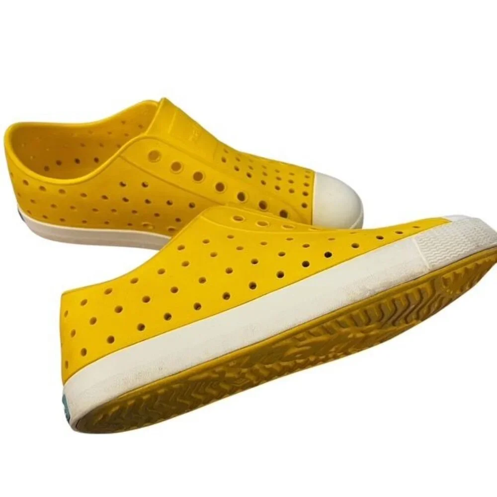 Native Jefferson Yellow and White Shoes Kids Size 2